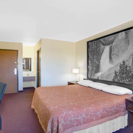 Super 8 By Wyndham West Yellowstone Exterior photo