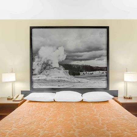 Super 8 By Wyndham West Yellowstone Exterior photo