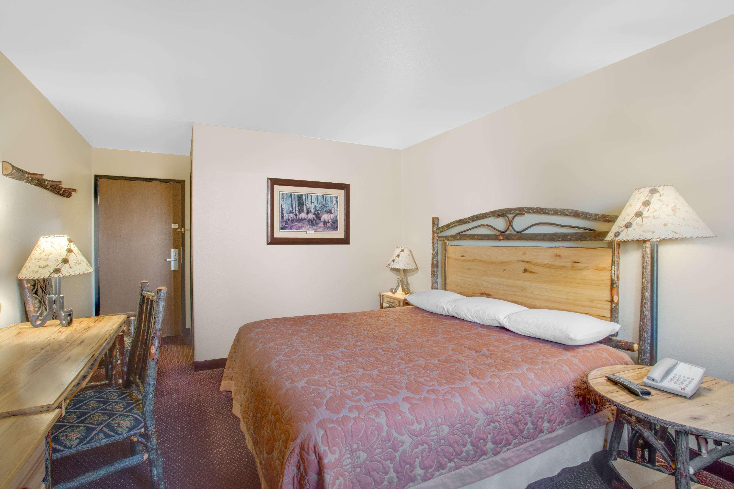 Super 8 By Wyndham West Yellowstone Exterior photo